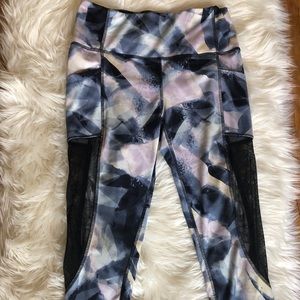 ✨CLEARANCE✨ Cropped Workout Pants with Lace Detail